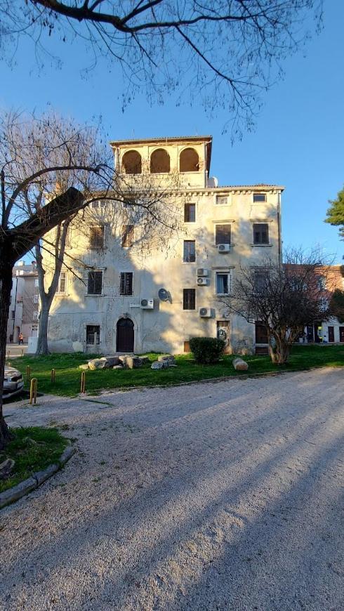 City Center Lodge Pula Buitenkant foto